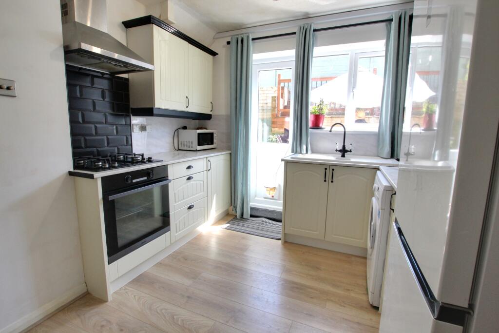 KITCHEN/BREAKFAST ROOM