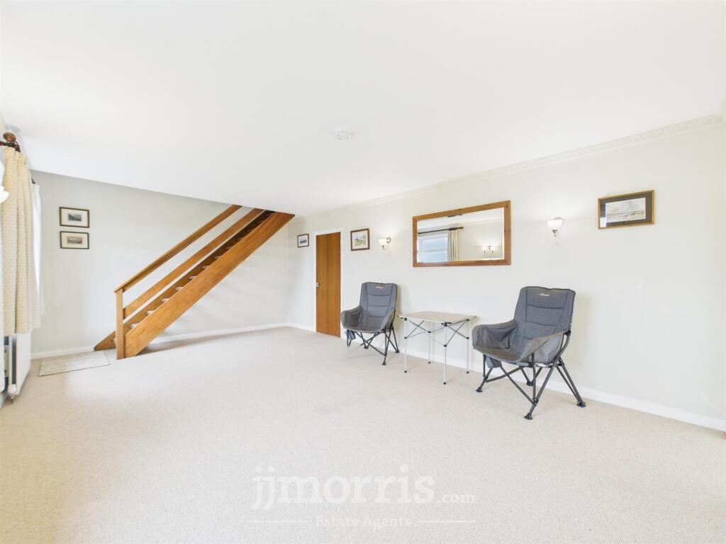 Sitting/Dining Room