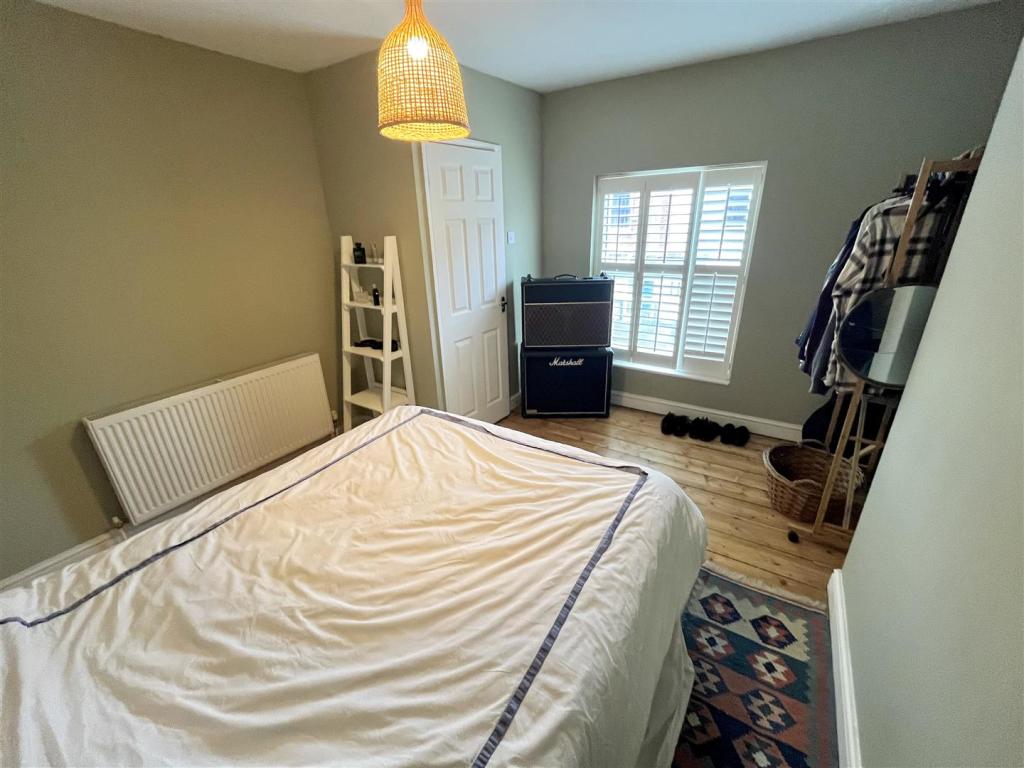Bedroom 1 Aspect 3.jpg