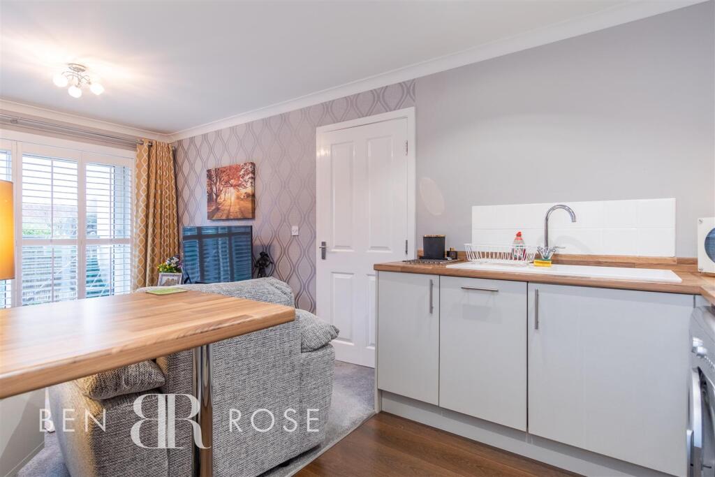 Lounge/Kitchen