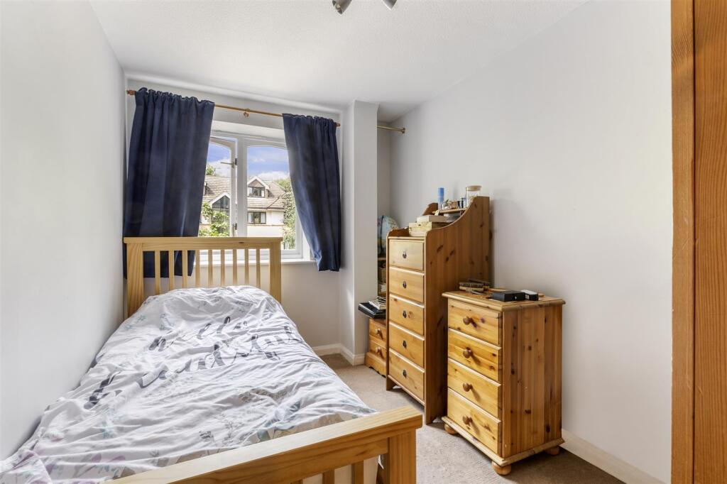 BEDROOM 1.jpg