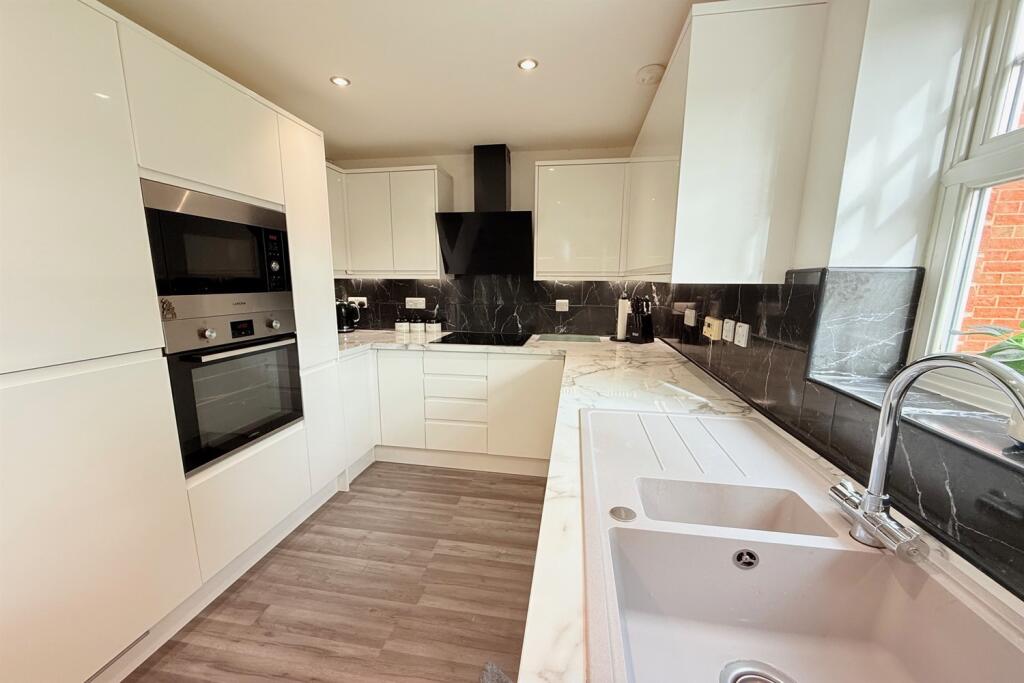 Greyfriars Close, Fearnhead, WA2  0WS