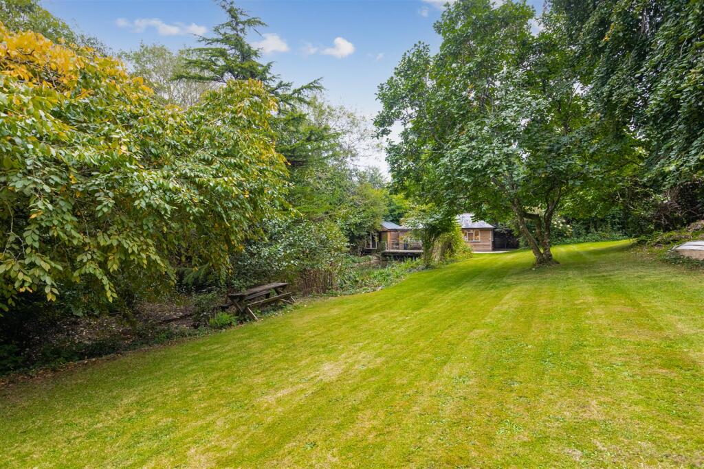 A16 - The Roundhouse Extra - 240920.jpg