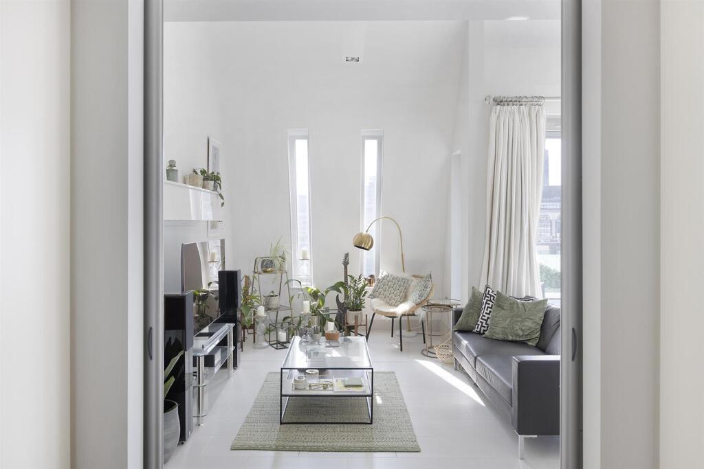 Flat 5, 30, Park Stree Borough Market, London Brid