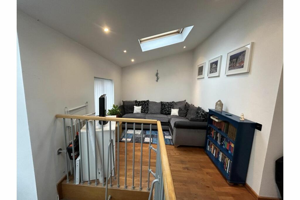 Living Room/Bedroom