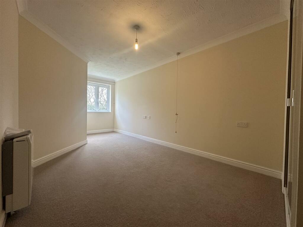 flat 10 - 2.jpg