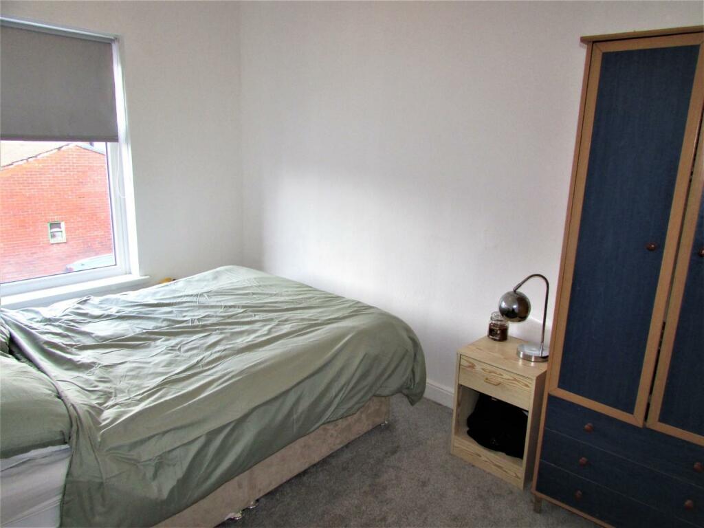 HedgesSt12bed1.JPG