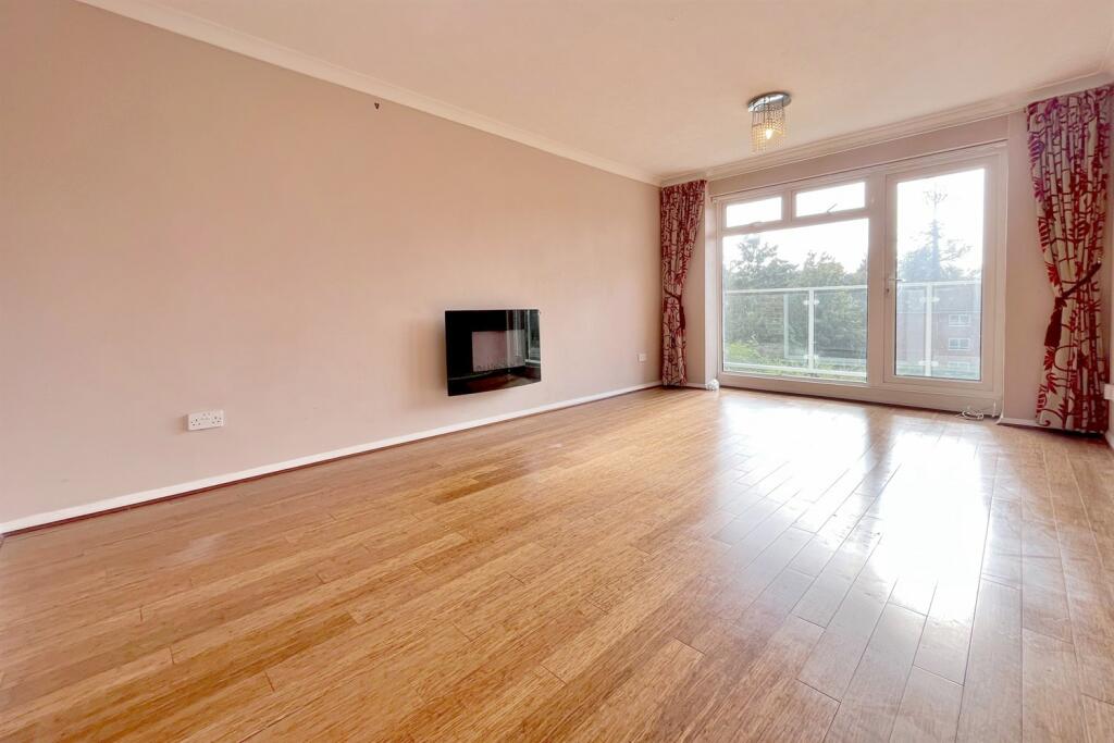 Living/Dining Area