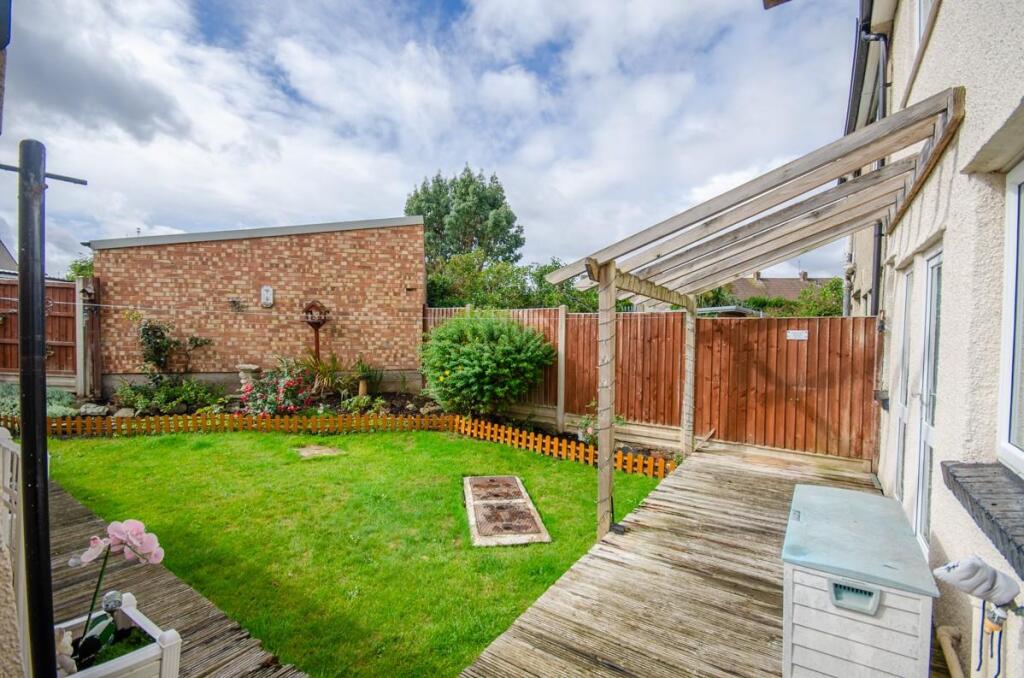 Rear garden pic 2.jpg