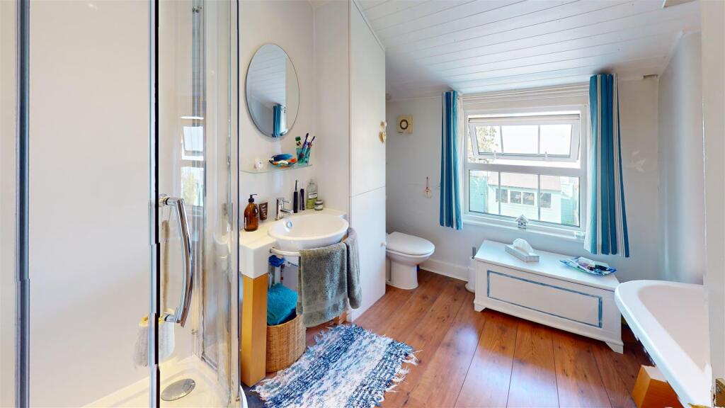 Rushams Bathroomnew .jpg