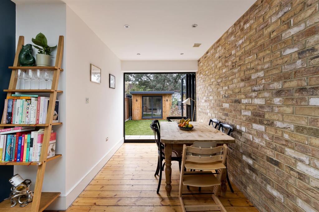 Byron Road E17