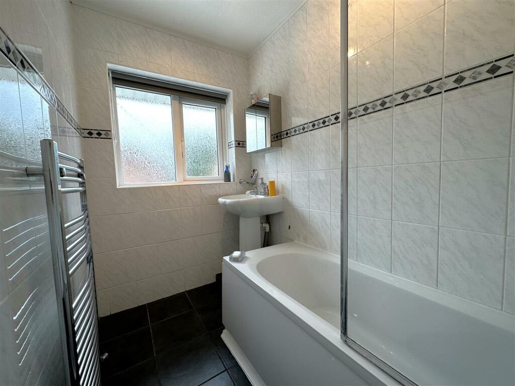 First Floor Bathroom 172