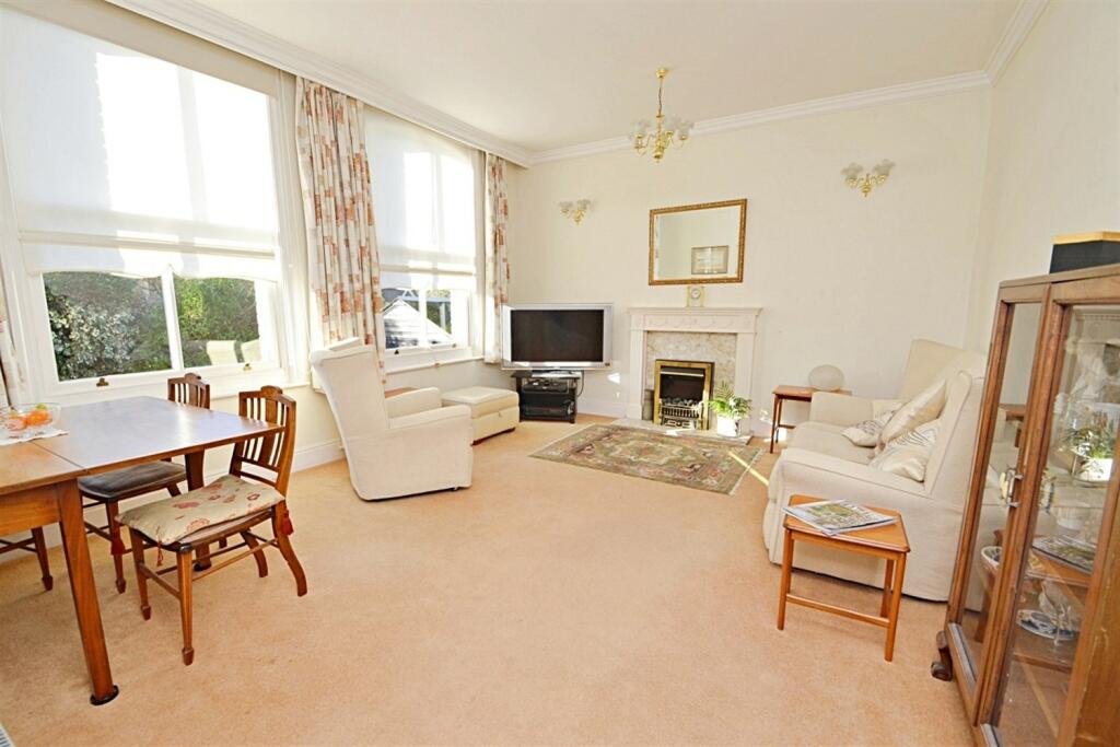 Sitting/Dining Room
