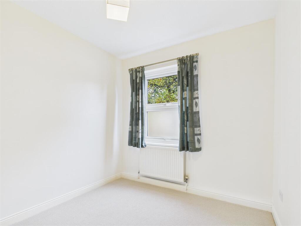 2-bed-apartment-eldorado-road (9).jpg