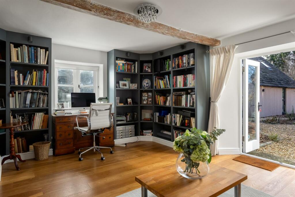 27 - Leah House - SN6 6LQ - Web.jpg