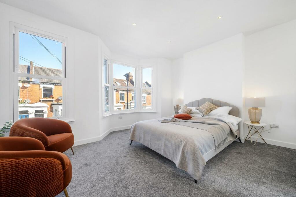 Bedroom 1.jpg