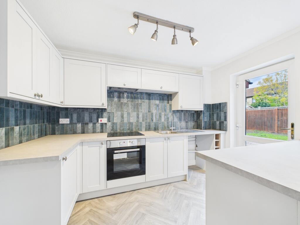 CAM02023G0-PR0184-STILL010