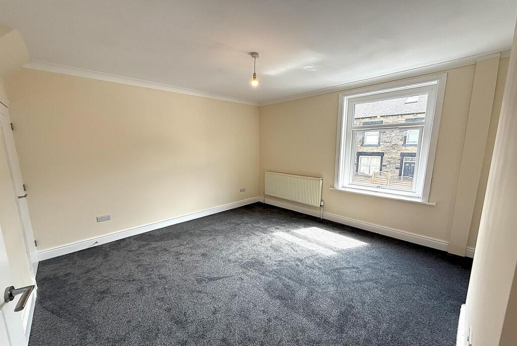 Bedroom 1.jpg