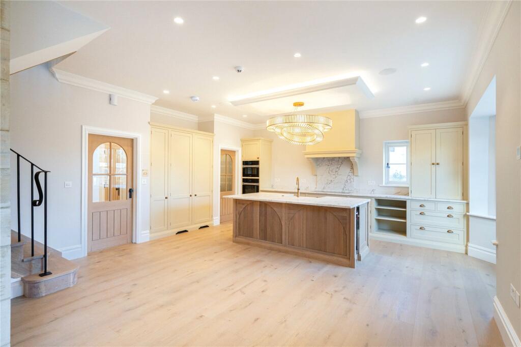 Kitchen &amp; Dining