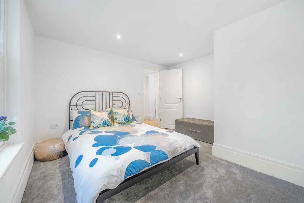 Bedroom 2 (2).jpg