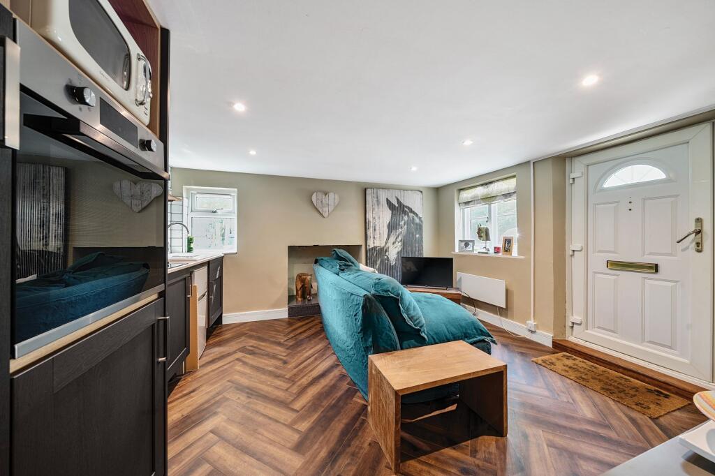 Sitting room / kitchen
