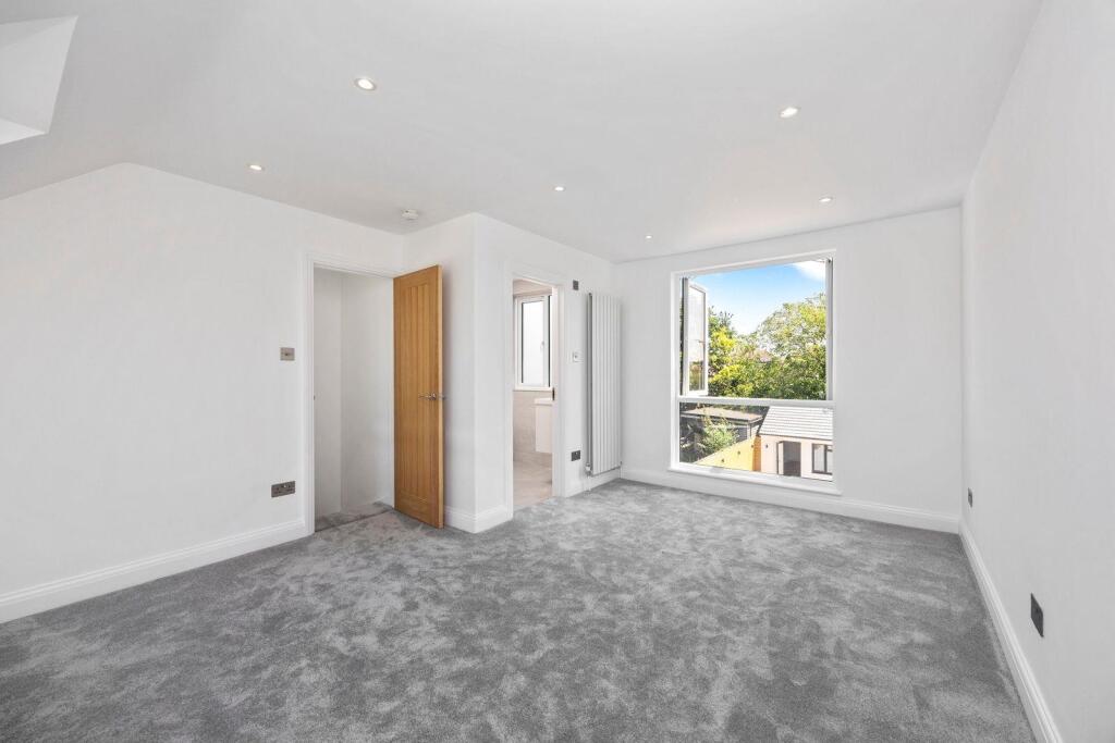 Applesham Avenue 51 MASTER BEDROOM.jpeg