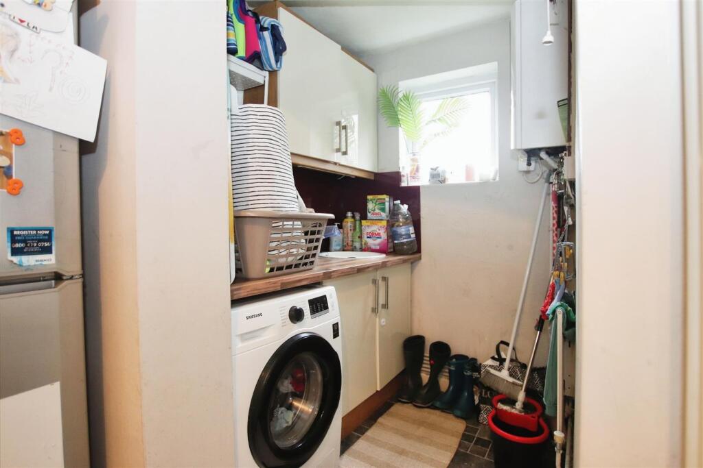 FITTED KITCHEN