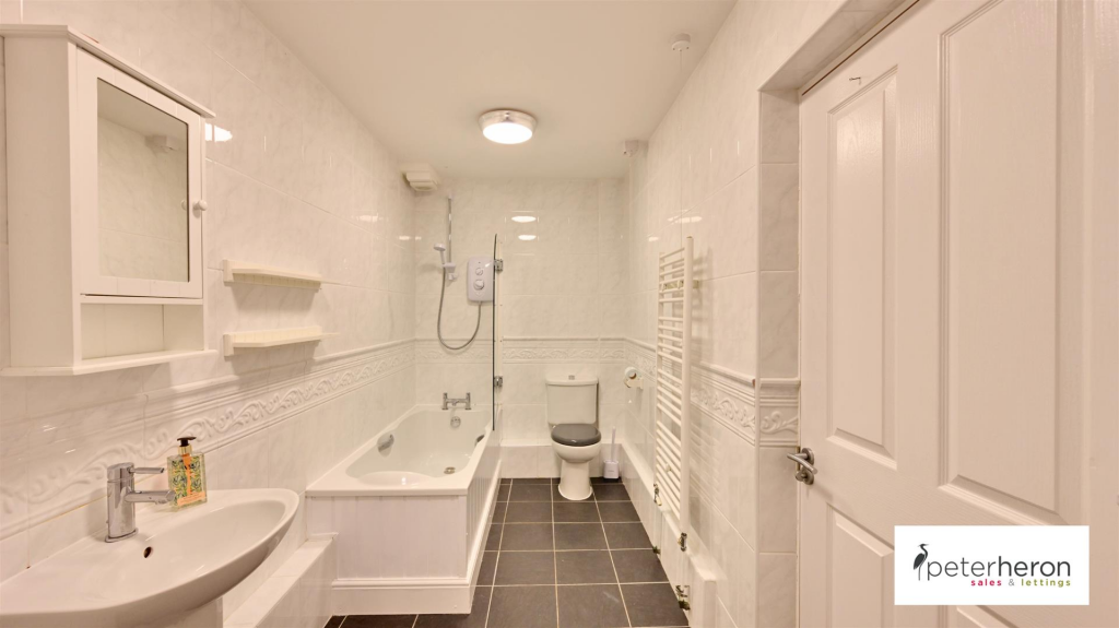 Jack &amp; Jill Bathroom