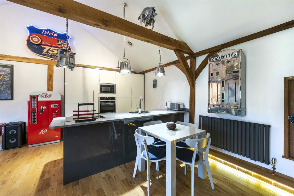 Little Bewl Farmhouse, TN3 8JL 022.jpg