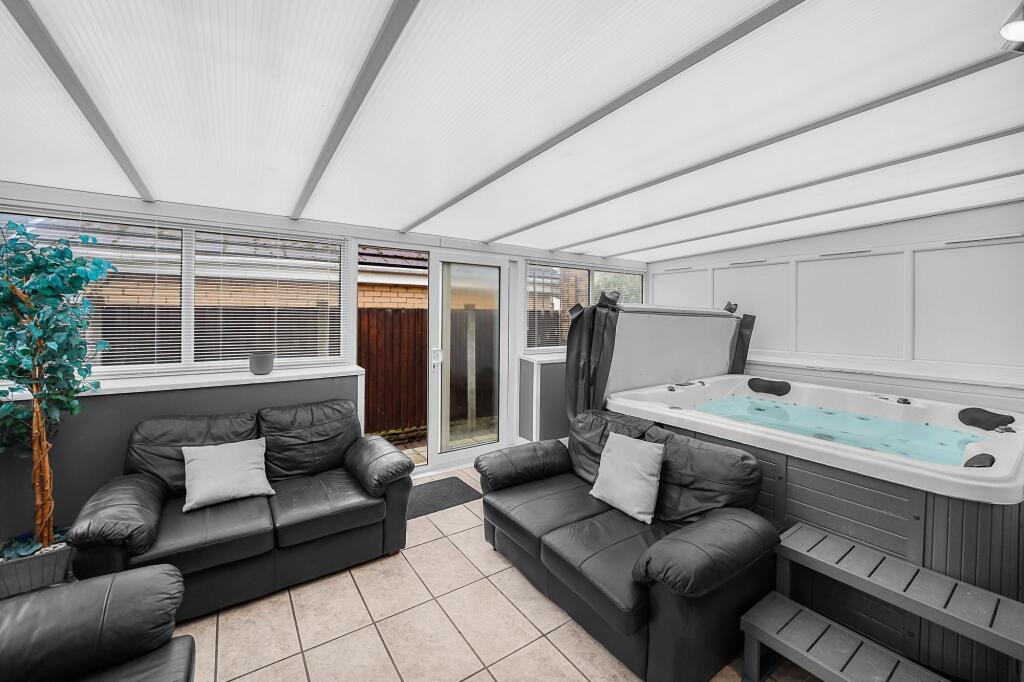 Garden Room with Hot Tub