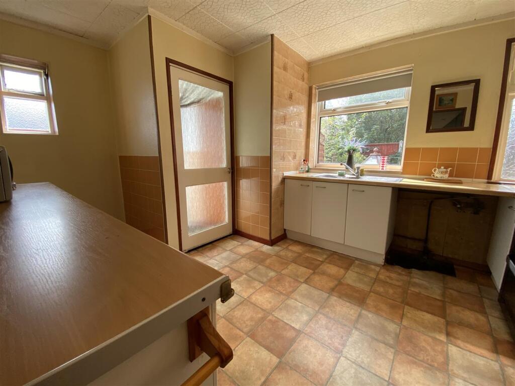 Kitchen: