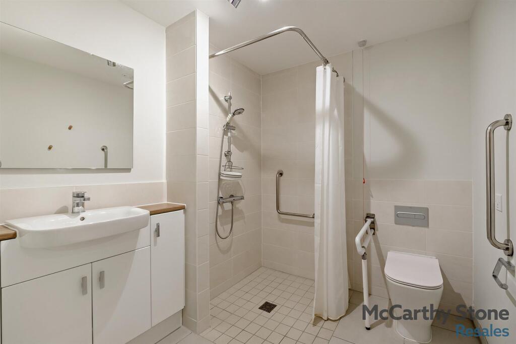 Shower Room: