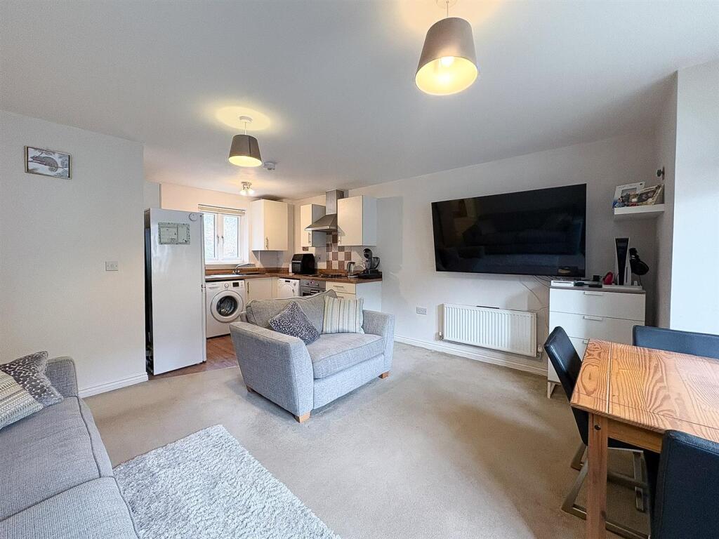 10 Orchard Close, Burgess Hill