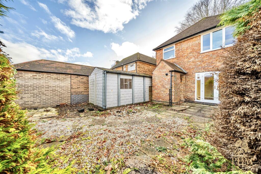 40 Russell Drive Wollaton Nottingham NG8 2BH