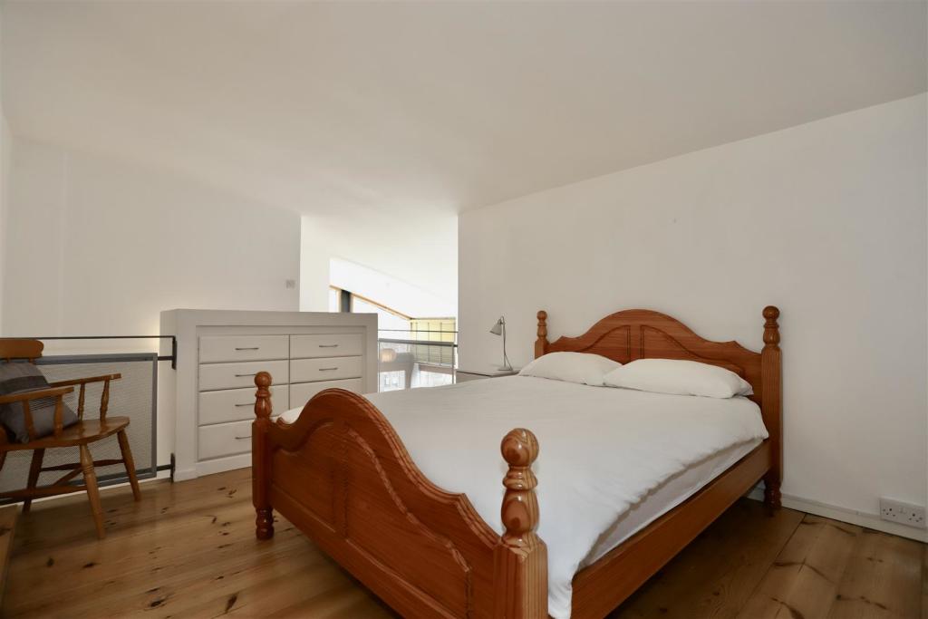 Master Bedroom 2.JPG