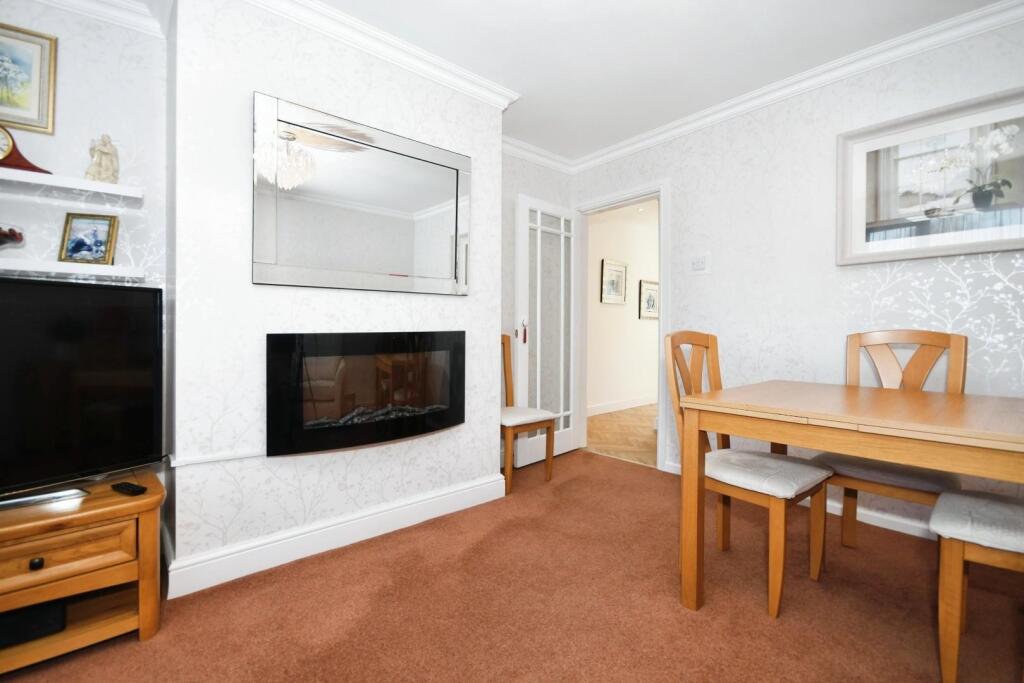 DINING SITTING ROOM 01.jpg