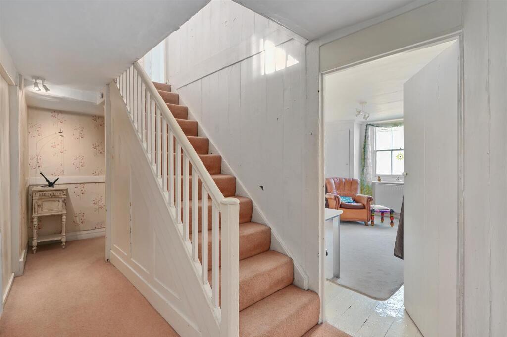 11 Hill Street TN34 (24).jpg