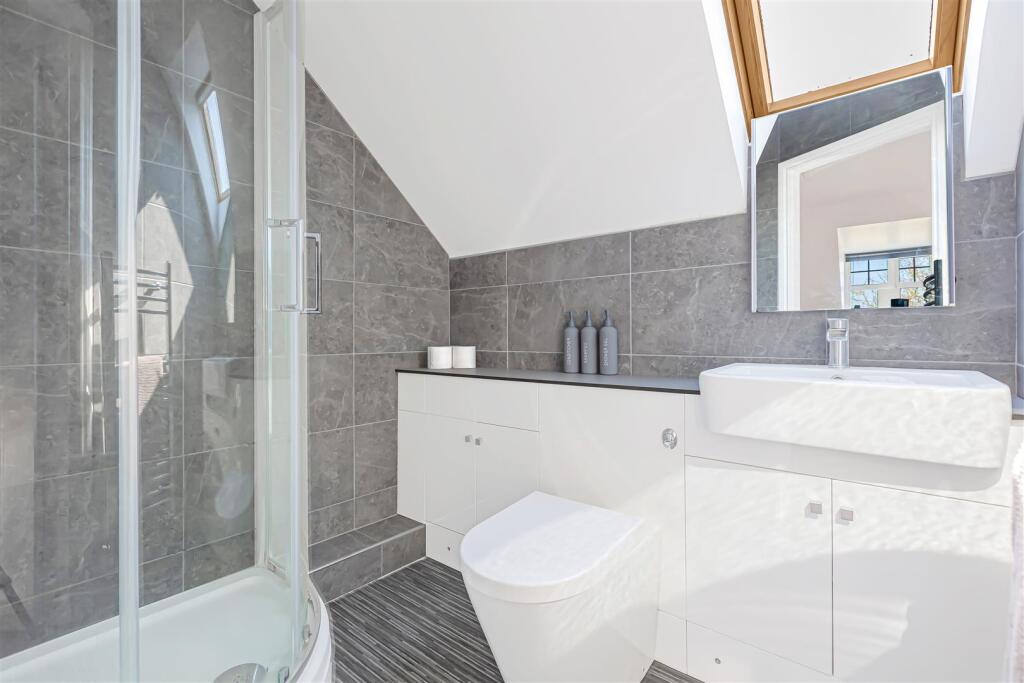 Bedroom 3 En-suite Shower