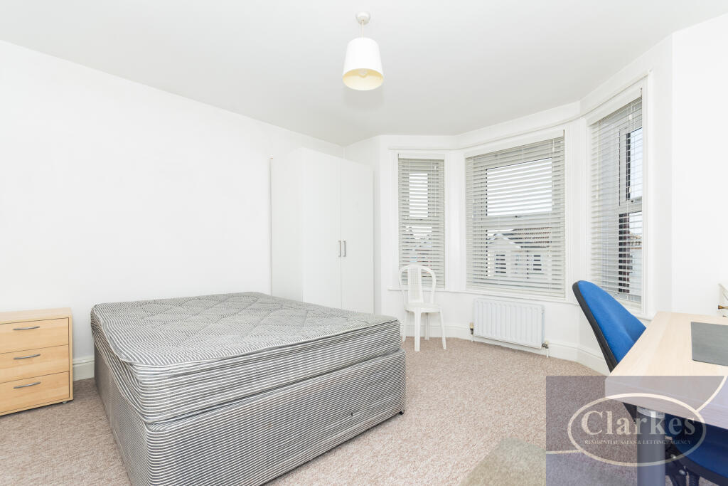 FC057_94 PINE RD_014