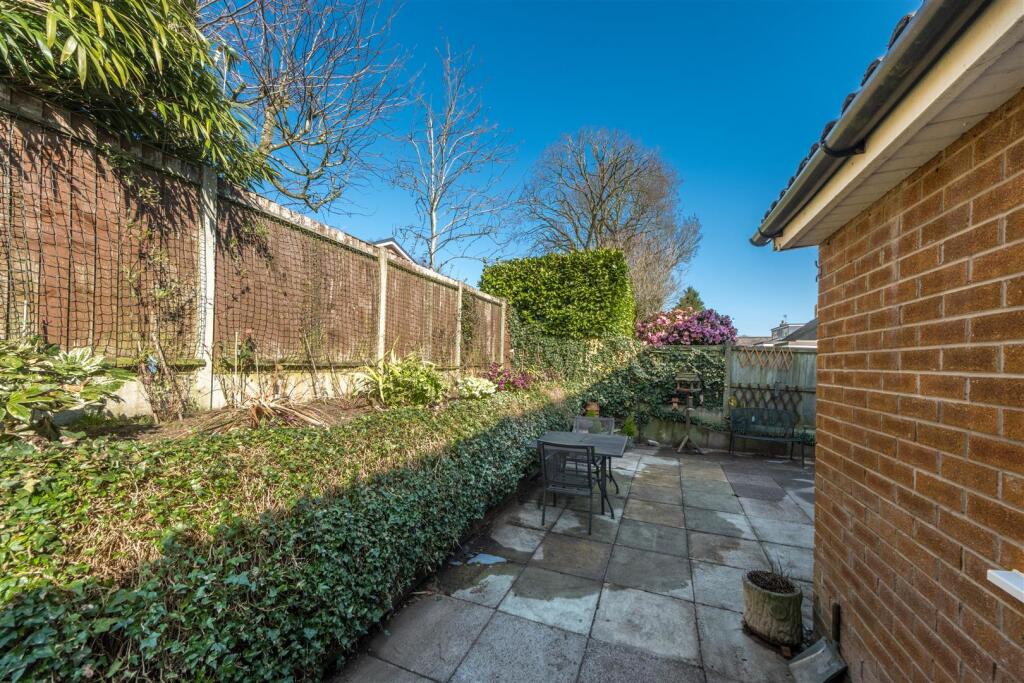 10 Windsor Close-031.jpg