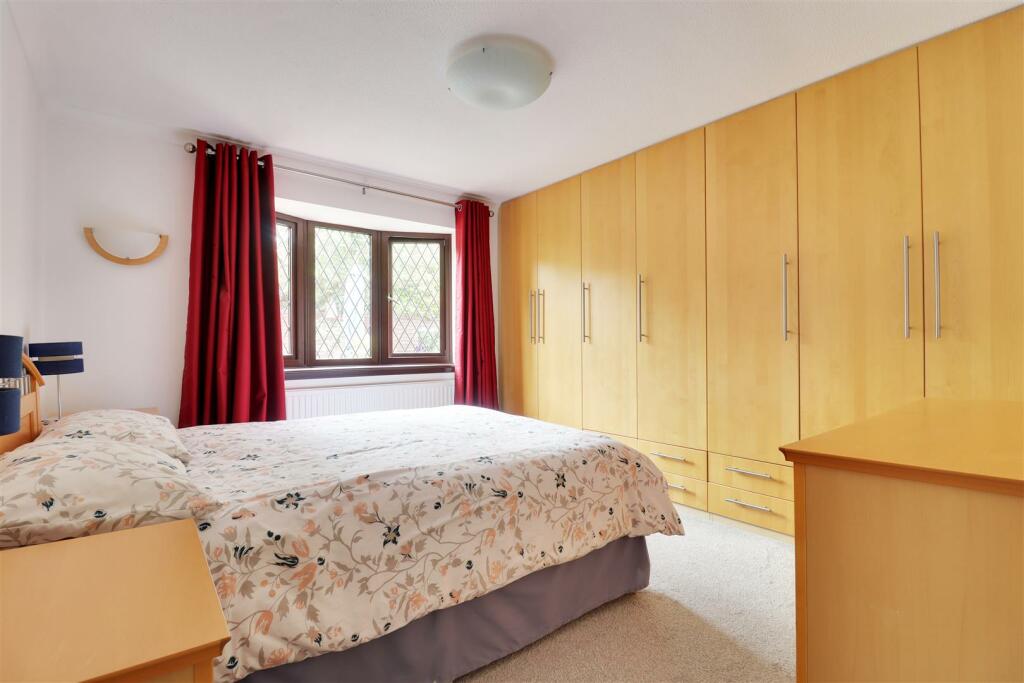 BEDROOM 2