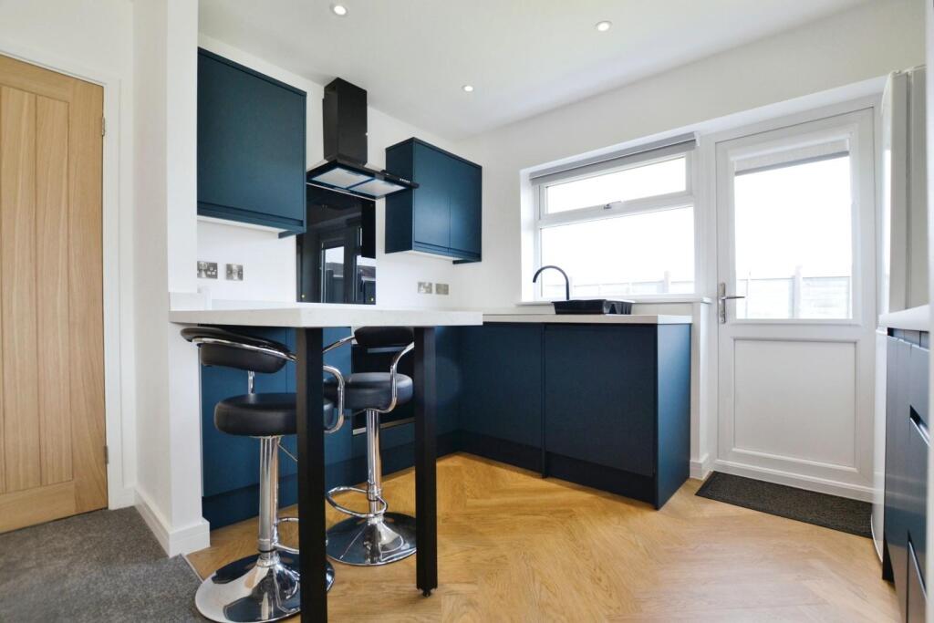 KITCHEN BREAKFAST ROOM
