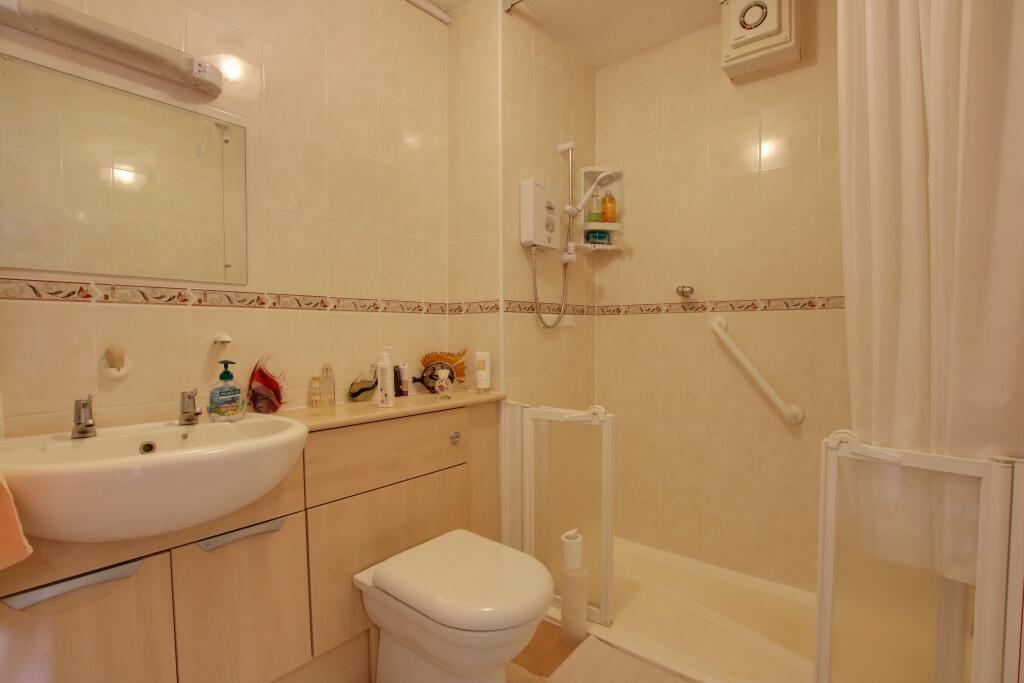 SHOWER ROOM