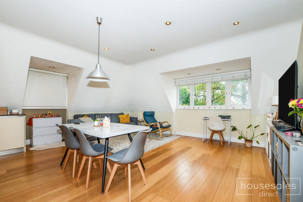 Kitchen/ Living Room