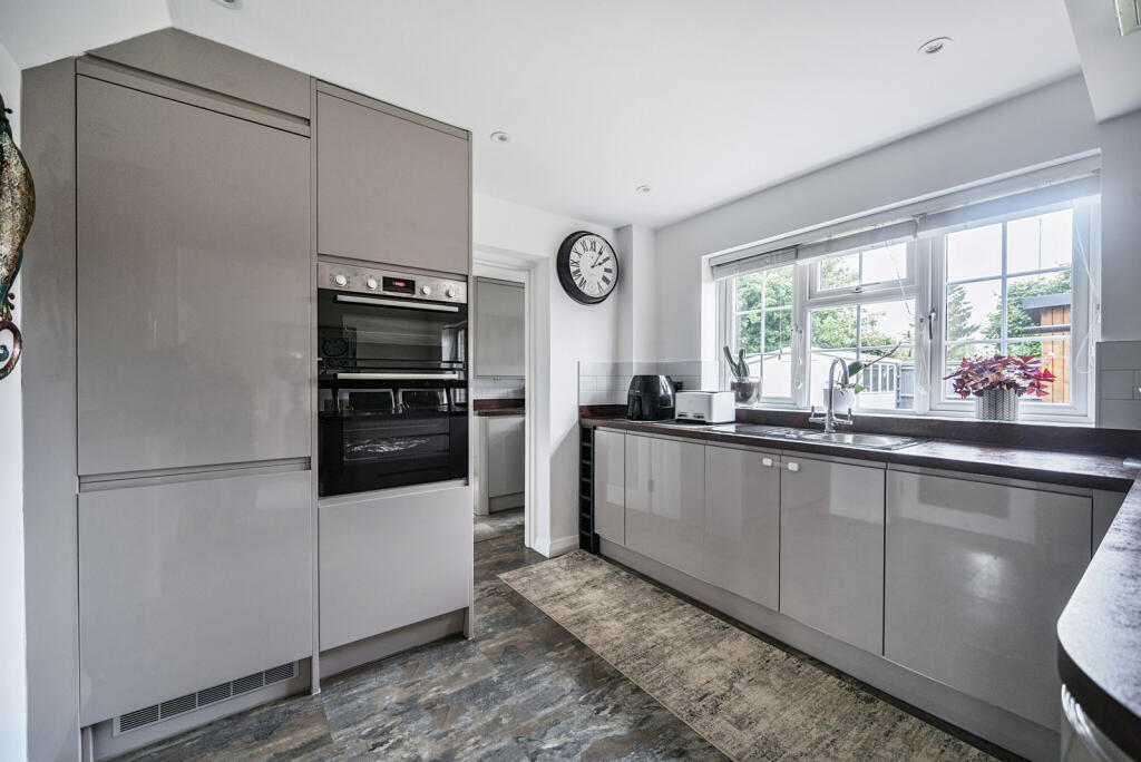 1298137-7-6835bd8...