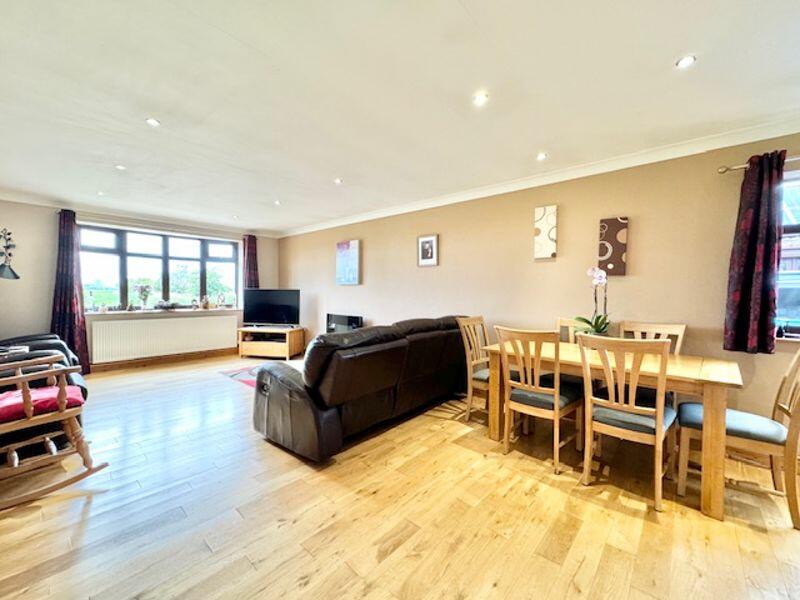 Lounge / Dining room