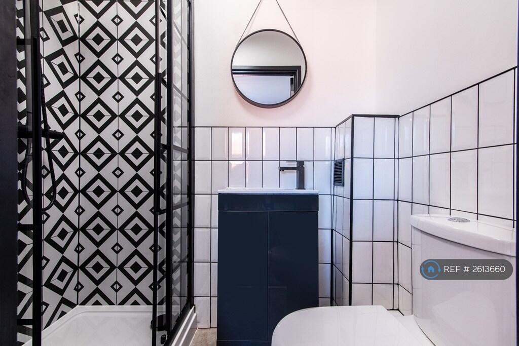 Bedroom 2 En-Suite