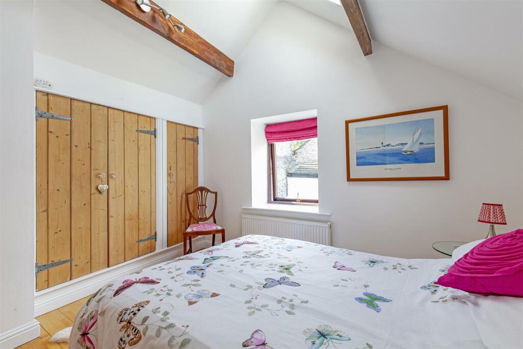 Cottage-Bedroom 1-1.jpg