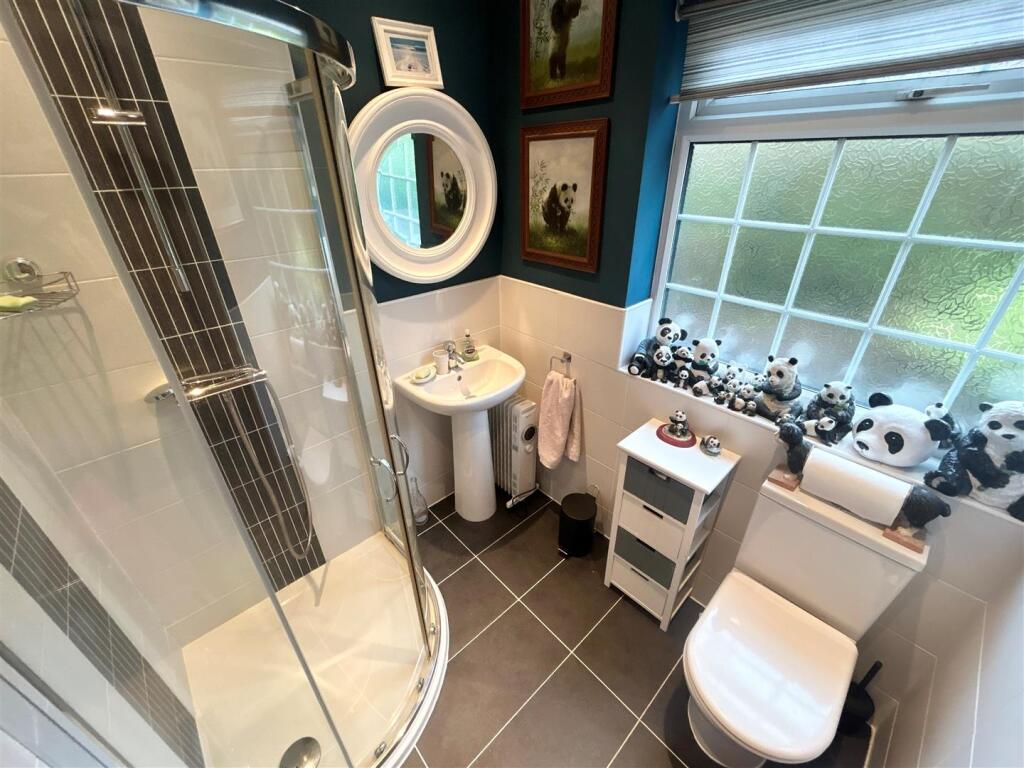 EnSuite Photo 2.jpg