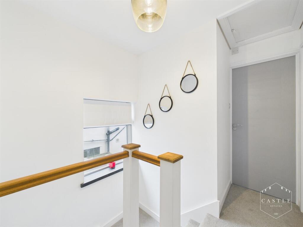 FIRST FLOOR LANDING